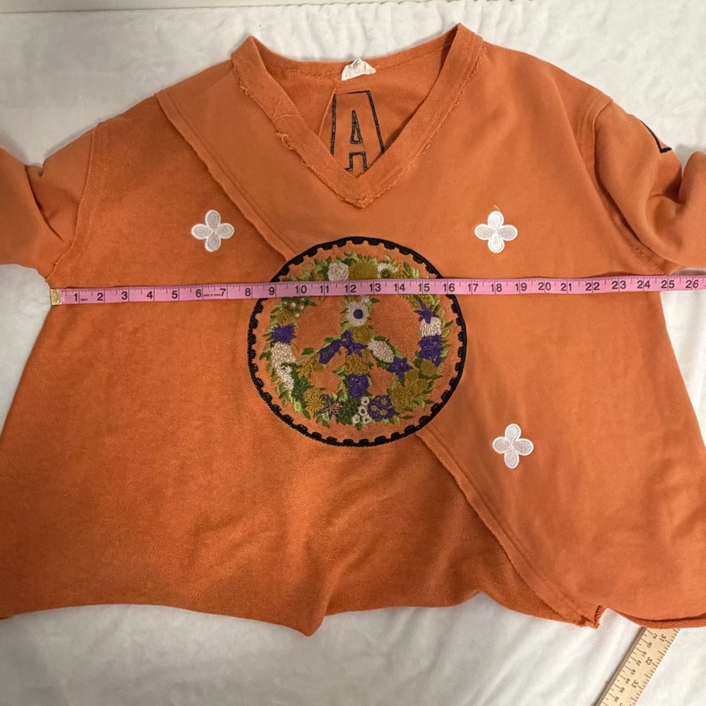 POL Boho Peace Sign Embroidered Crop Sweatshirt L Raw Hem Hippie Festival Artsy - Picture 10 of 13